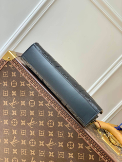 Louis Vuitton Sac Plat Cross