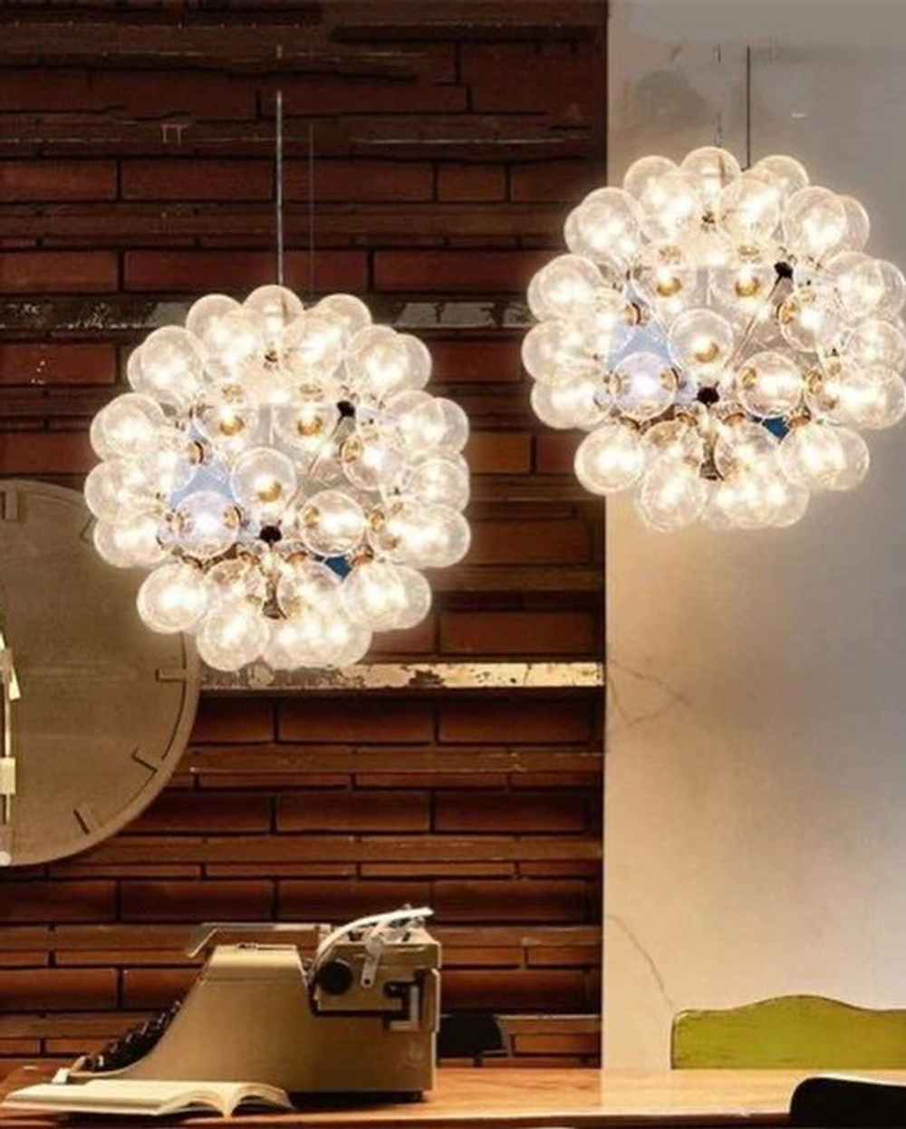 Эффектная дизайнерская люстра с прозрачными стеклянными плафонами в форме шаров ✨