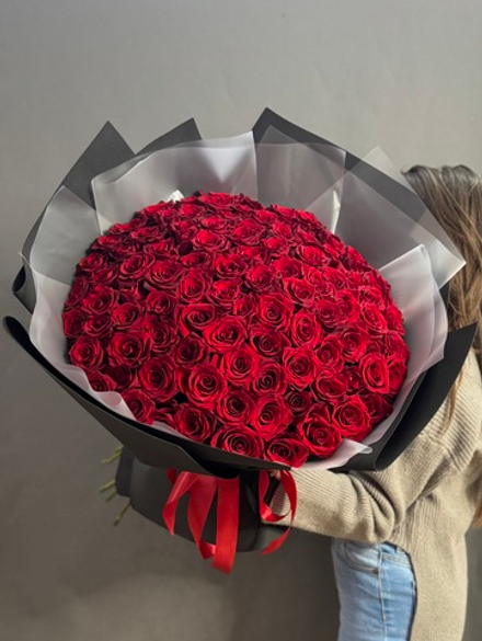 Букет из 101 красной розы сорта "Эксплорер" (Эквадор 60 см)