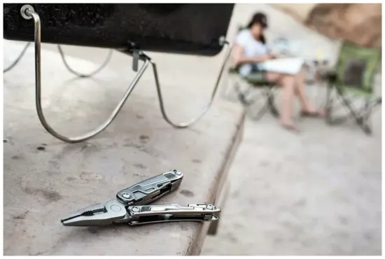 Мультитул пассатижи LEATHERMAN Rev (832130) серебристый