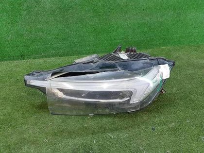 Битая Фара левая Volvo XC60 2 (2017-2021) LED