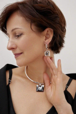 Серьги черный прямоугольный кристалл в серебряном квадрате, замок скоба