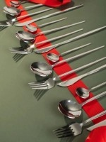 Набор столовых приборов ложек и вилок