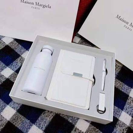 Набор Maison Margiela (блокнот + ручка + термос + брелок)