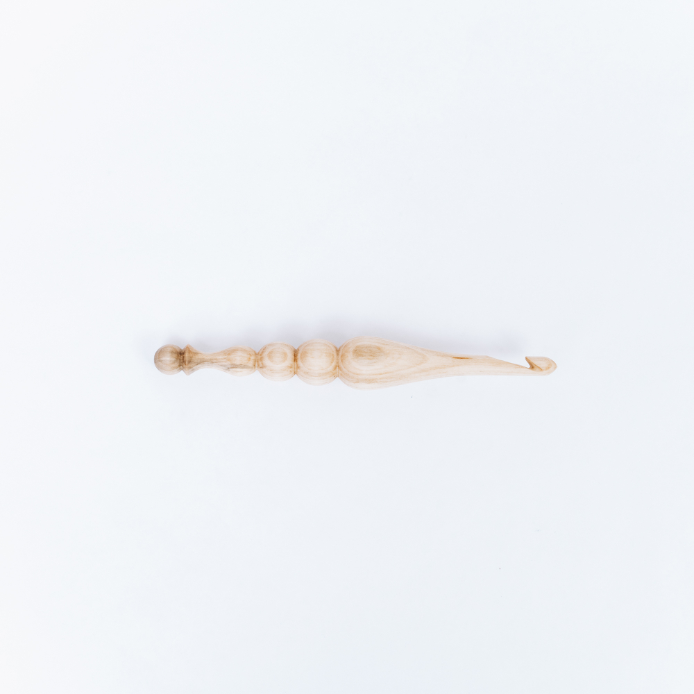 Деревянный крючок для вязания из сибирского кедра 10 мм. K191