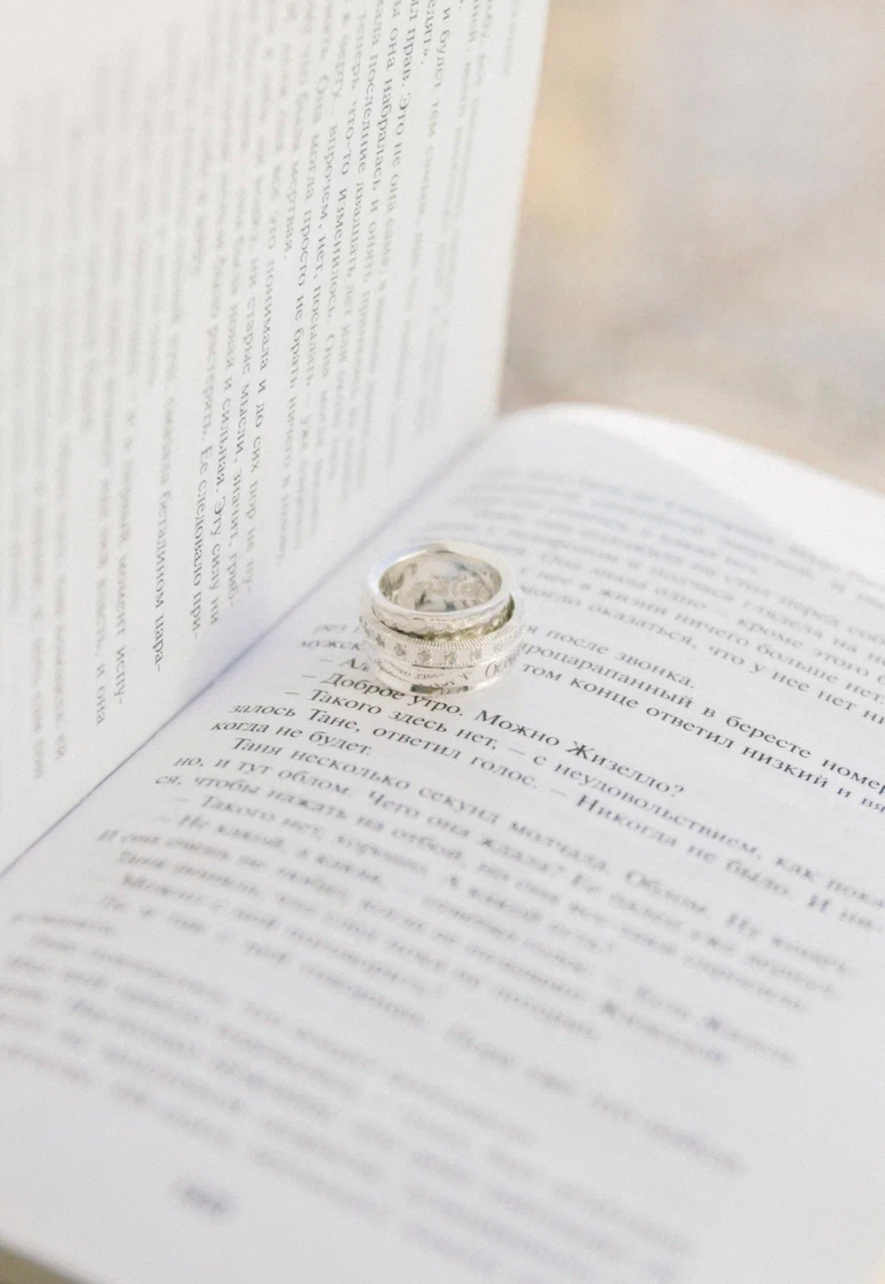 Кольцо-механизм "Ocean inside и белые фианиты"