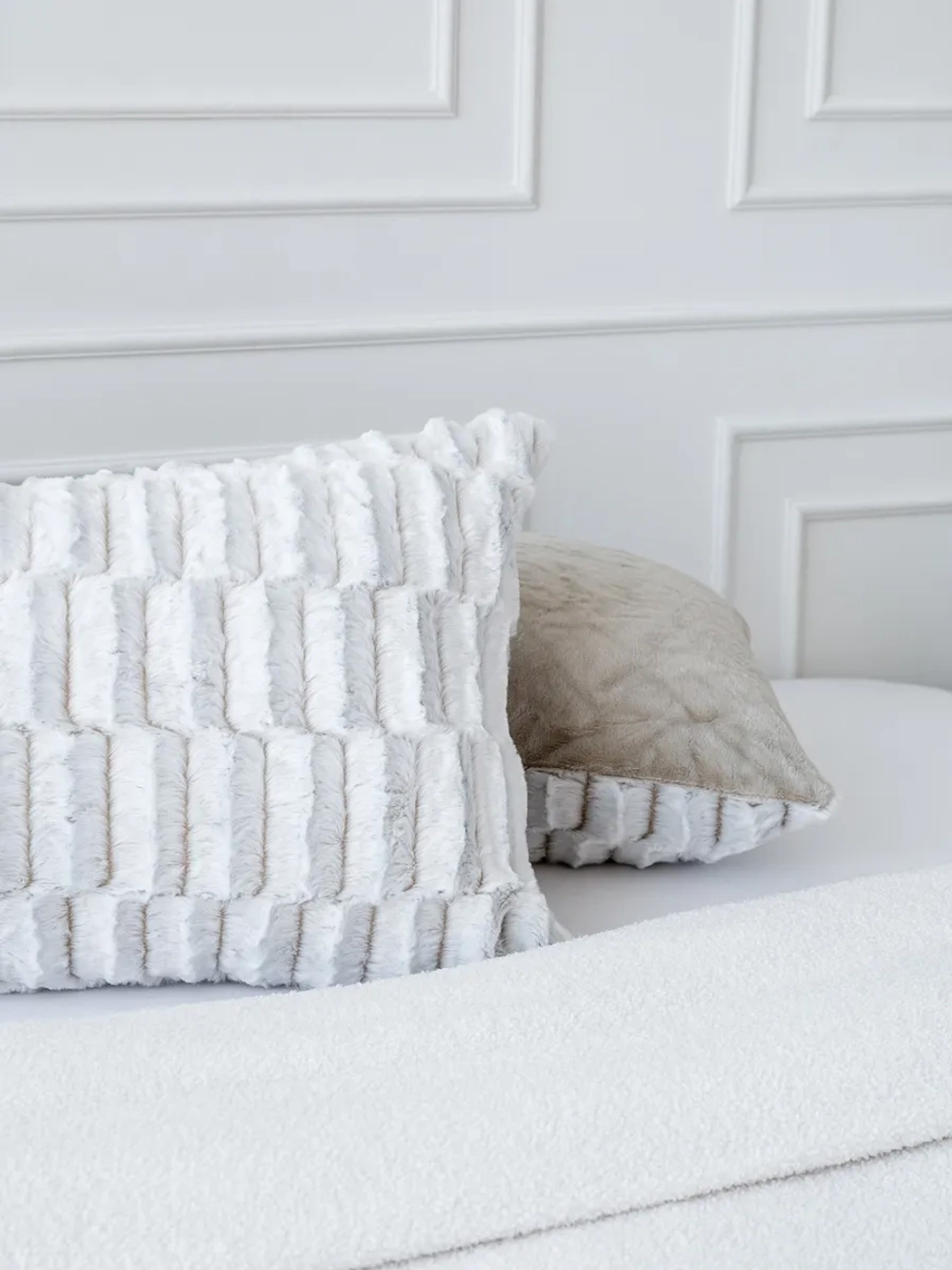 Подушка декоративная пушистая 50х70, 1 шт