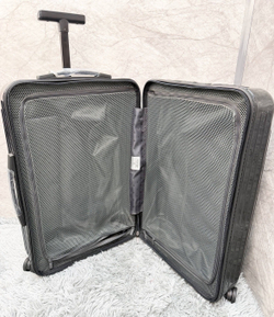Дорожный чемодан Rimowa Essential Lite