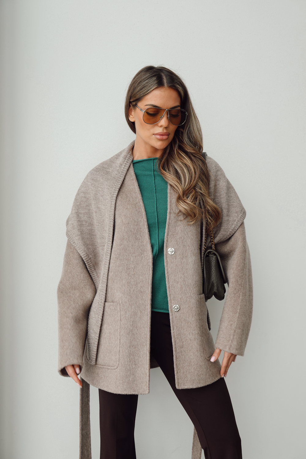 Пальто из мягкой шерсти и кашемиром с косынкой