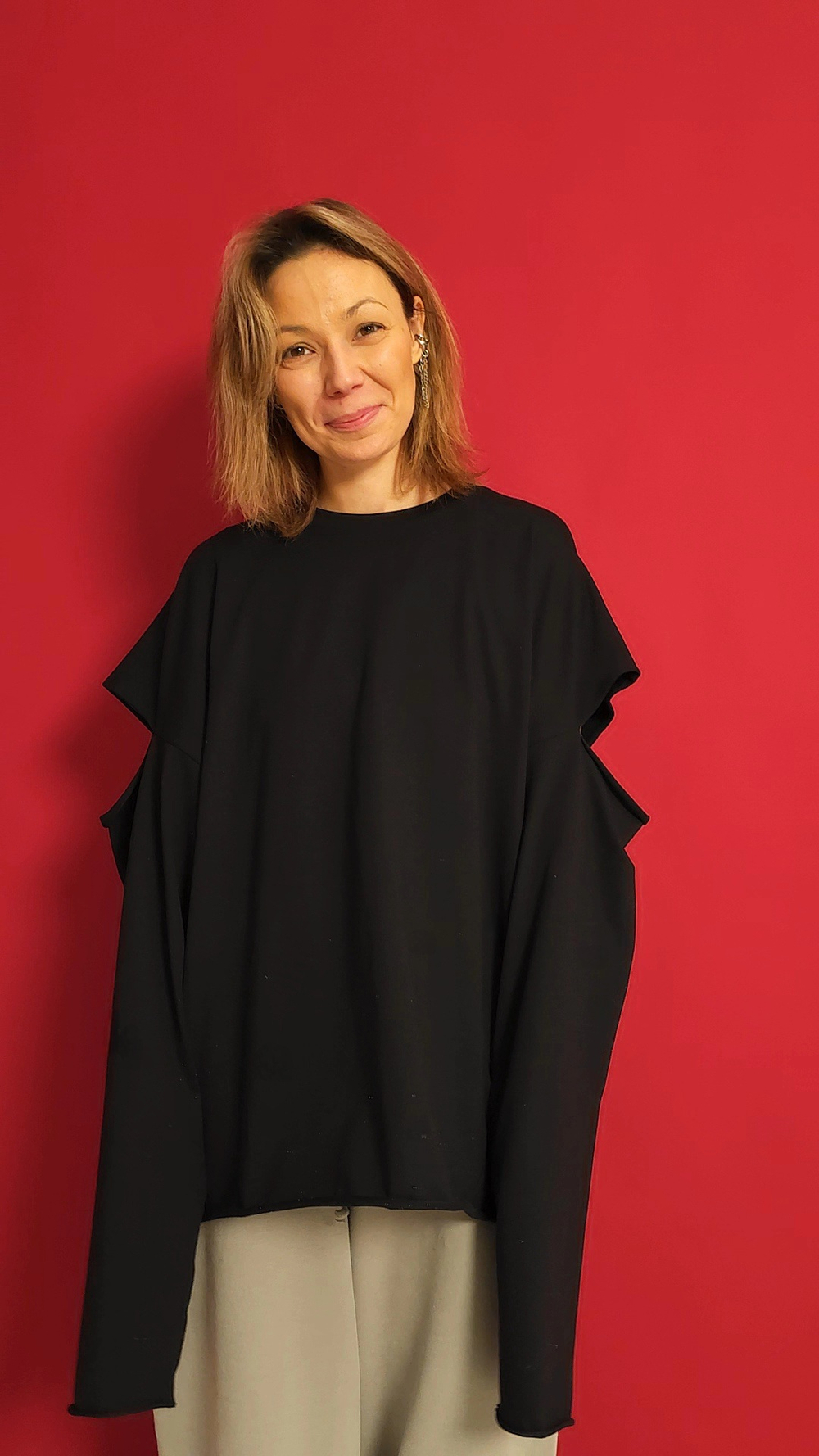 Лонгслив с рваными рукавами