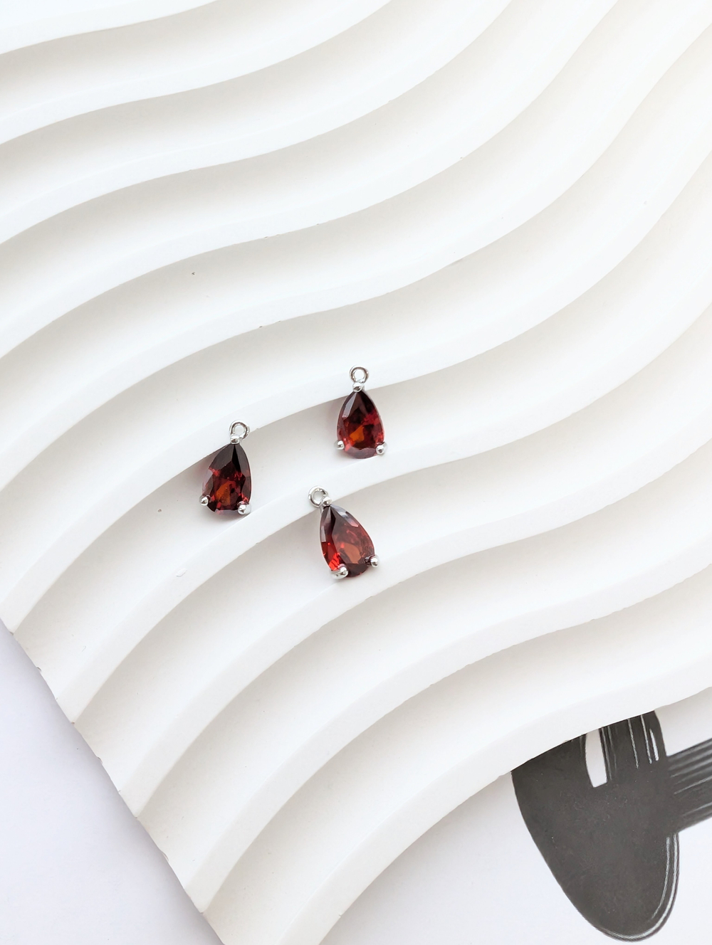 Подвеска капля красная, 9.3*6.3мм