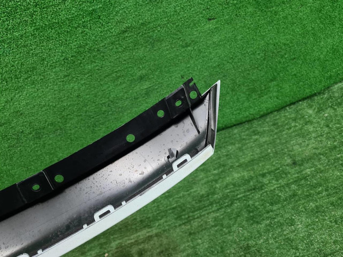 Накладка решетки радиатора Hongqi HS3 (2023-н.в.)