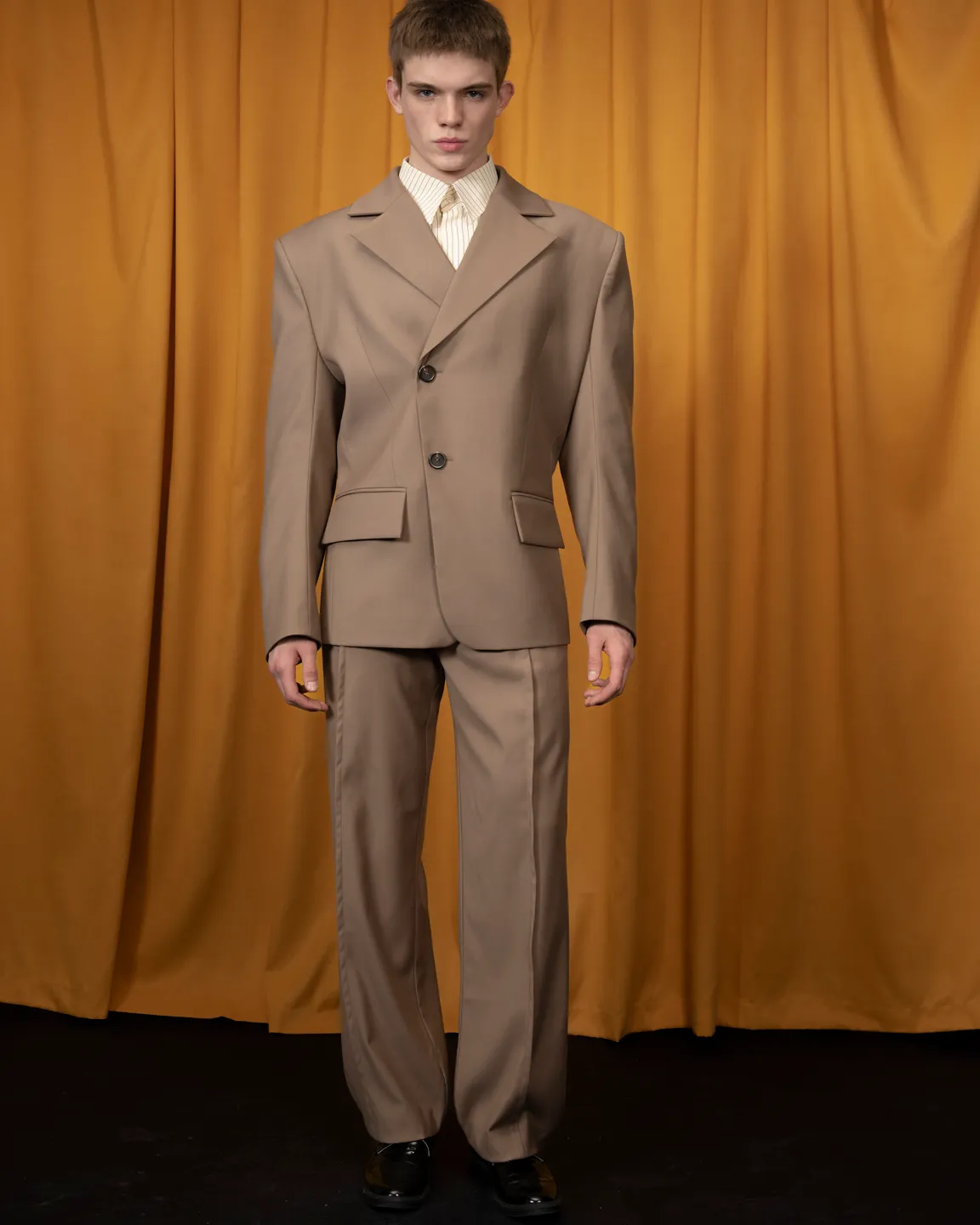 Брюки бежевые 