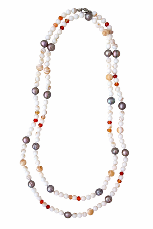 бусы из перламутра и сердолика Сезам