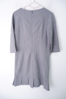 Платье Deniza серое в полоску 44 размер