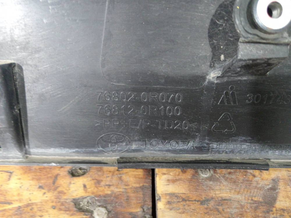 Накладка крышки багажника нижняя Toyota RAV4 V (XA50) 18-нв Б/У Оригинал 768020R070