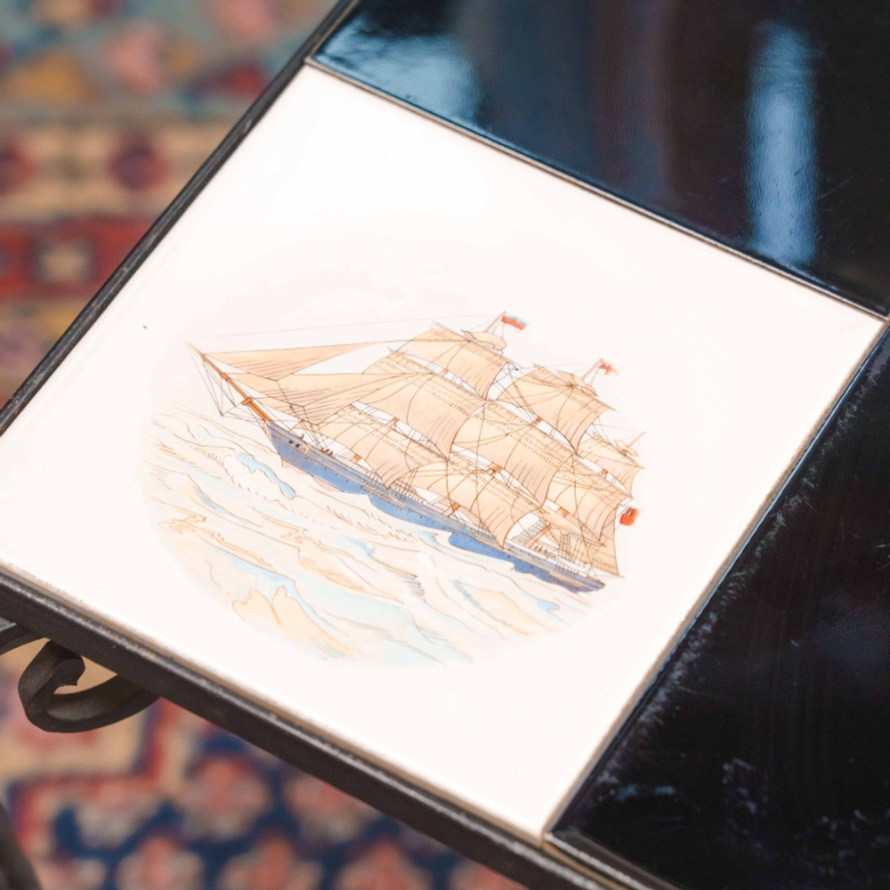 Столик-подставка