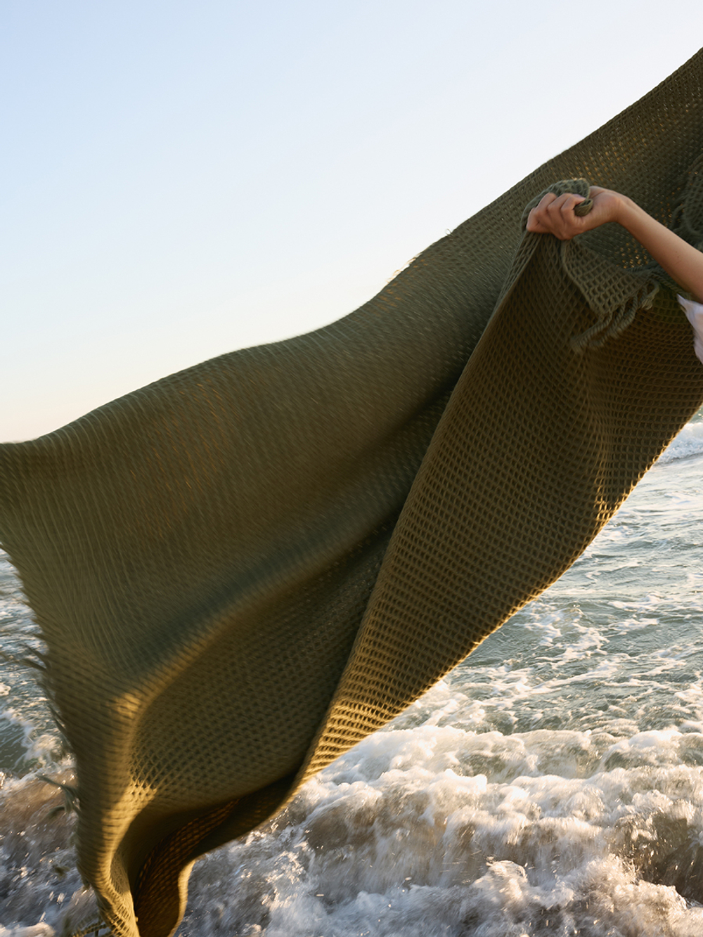 Плед из шерсти травянисто-зеленого цвета из коллекции essential, 130х180 см