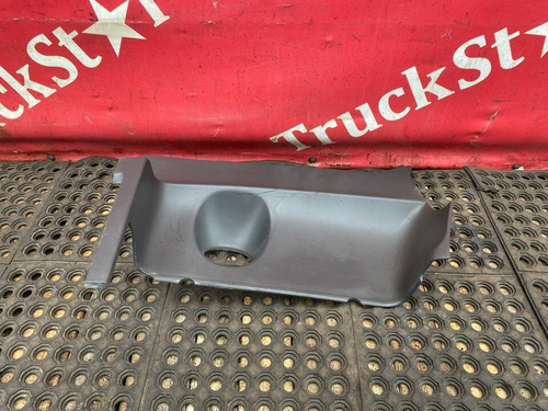 Накладка корпуса подножек левая