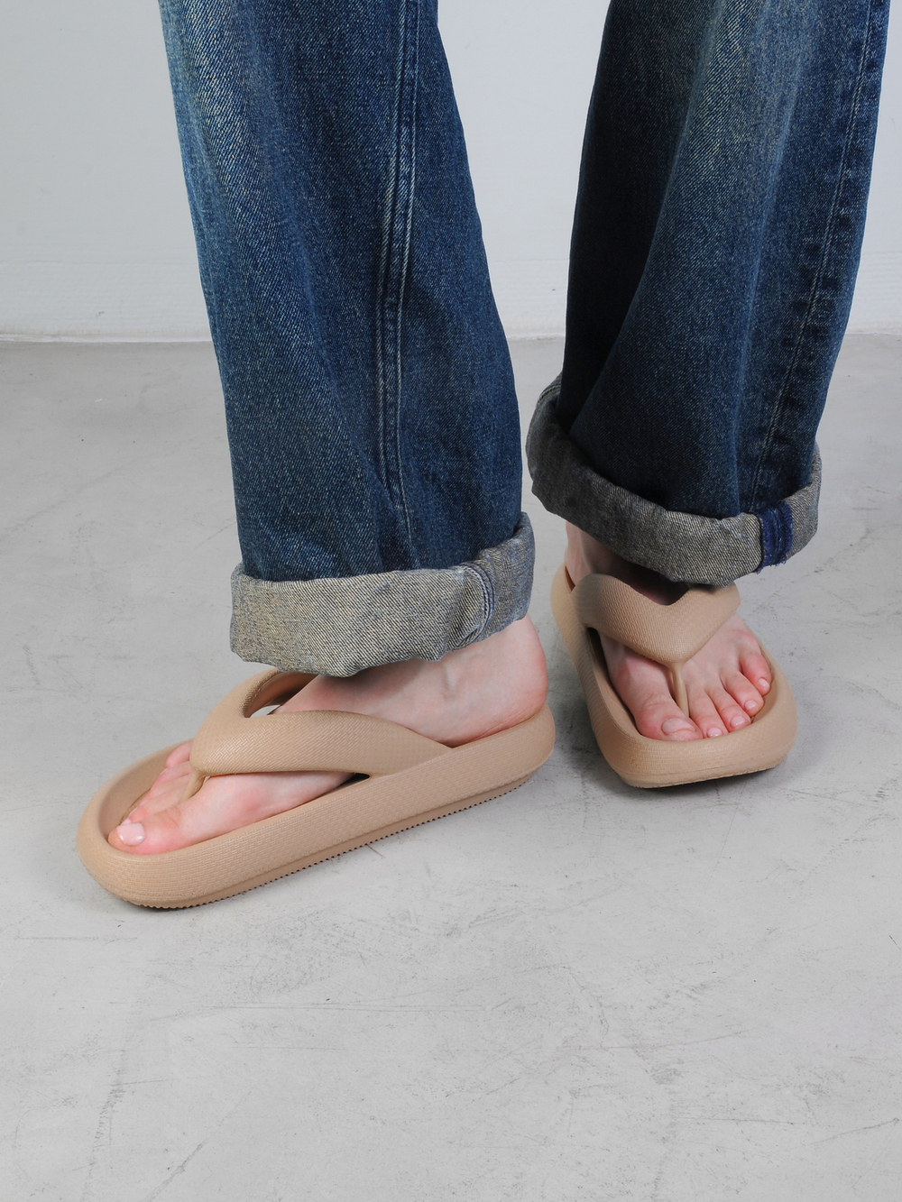 Шлепанцы женские бежевые