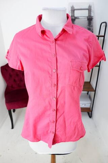 Блузка приталенного кроя, визуально на 44 размер