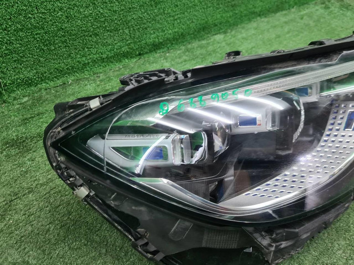 Фара правая Mercedes S W223 (20-нв) Digital Light