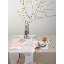 Дорожка на стол из хлопка бежевого цвета с авторским принтом из коллекции Freak Fruit, 45х150 см