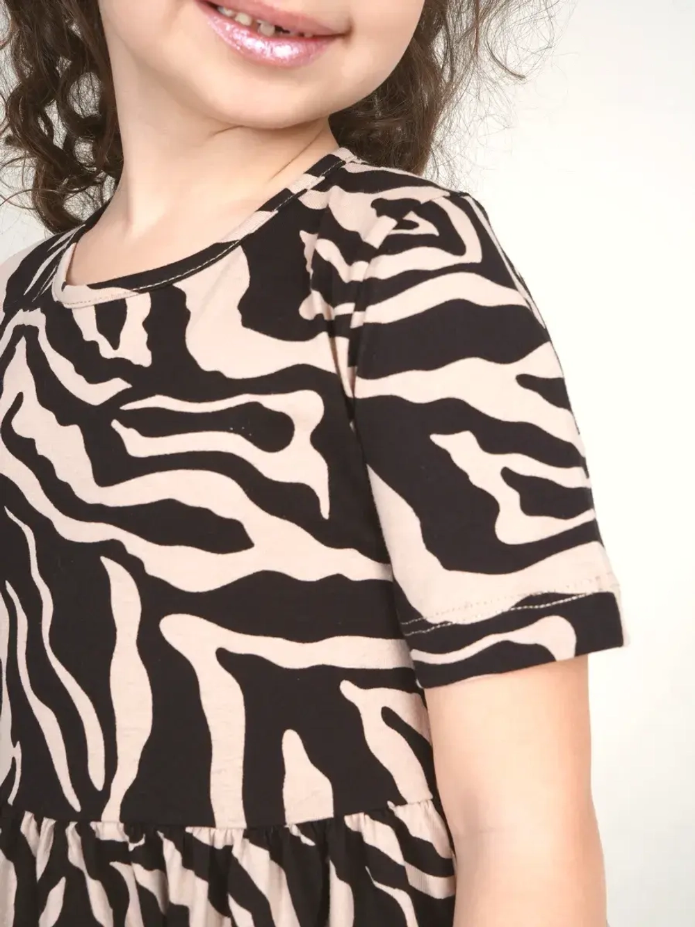 Платье в садик с коротким рукавом