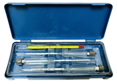 Набор ареометров и термометра спиртового, в пластиковом футляре