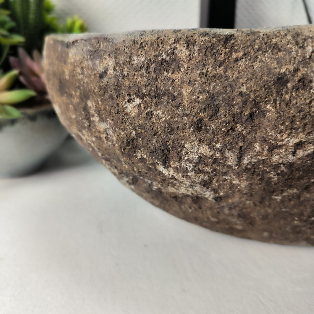 Раковина из речного камня RS-64940 46*35*15 0861
