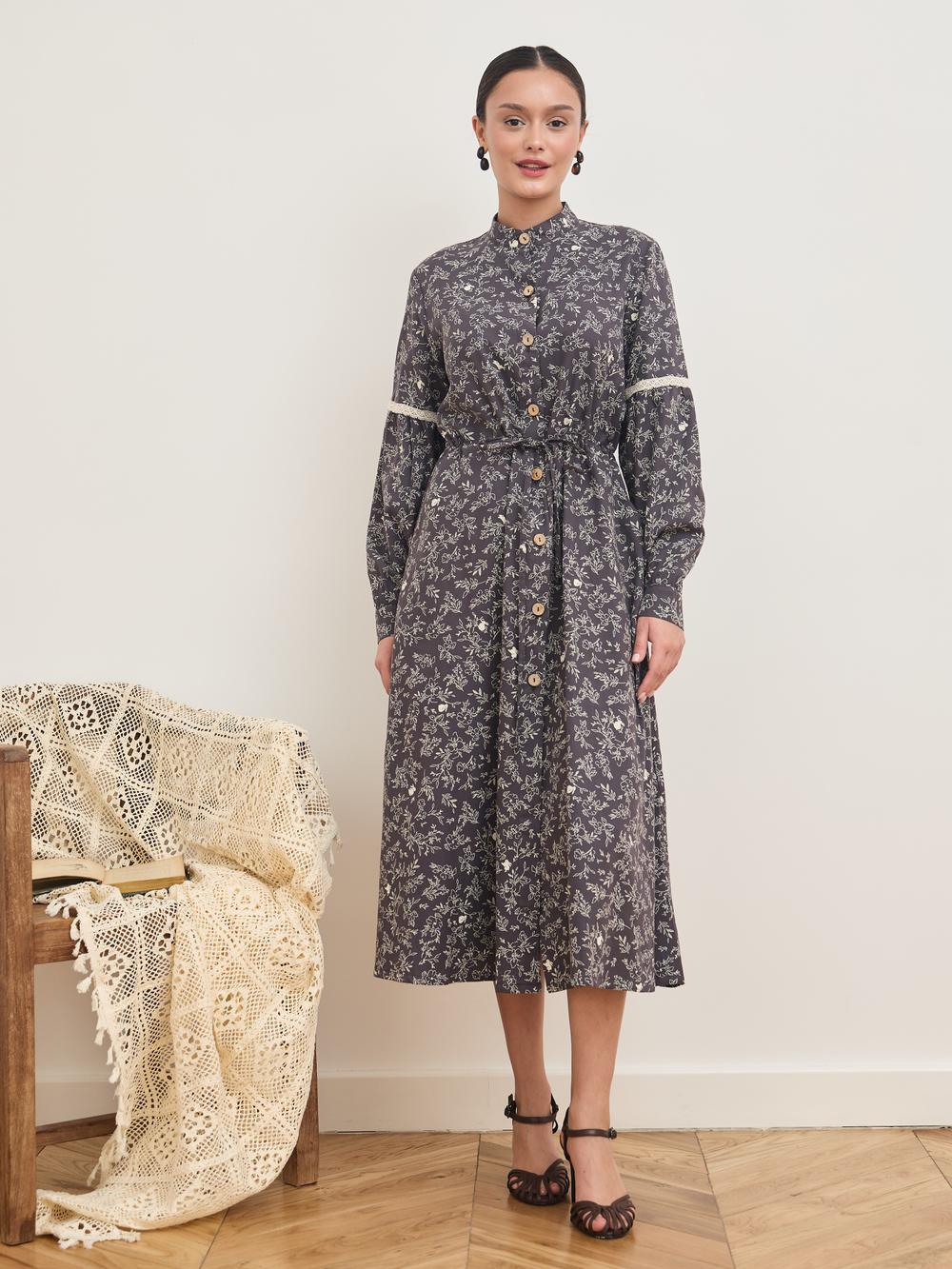 Платье-рубашка с кружевом