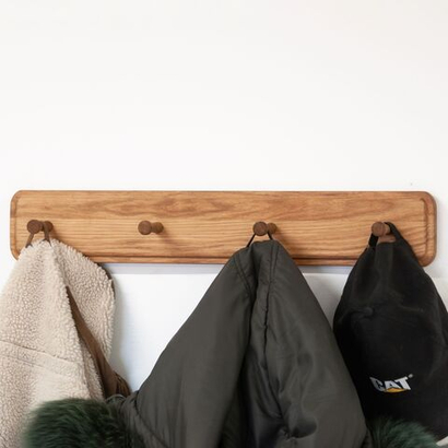 Вешалка настенная для одежды с крючками из массива дуба для прихожей, бани, детской