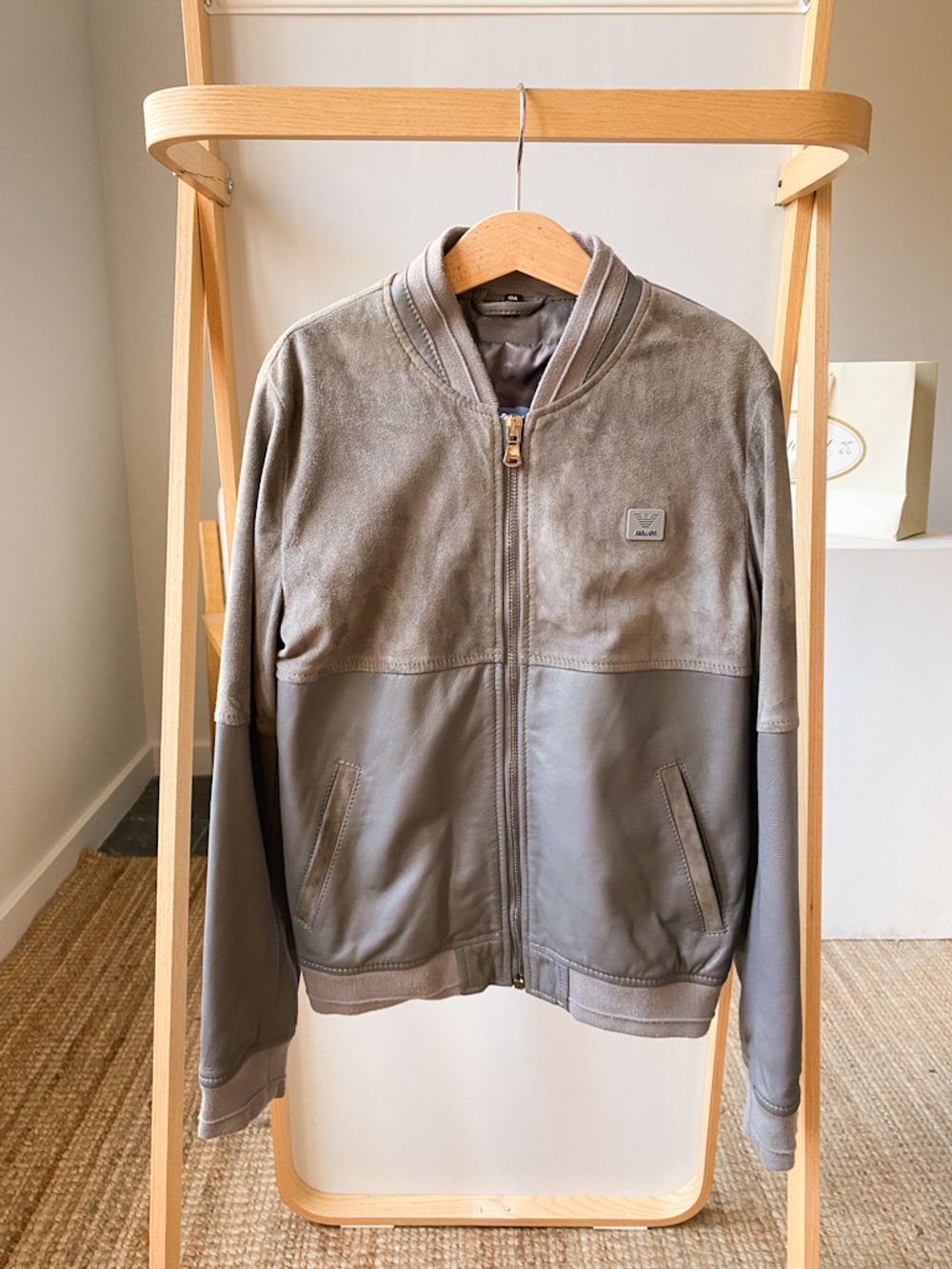 Кожаная куртка Armani, 140