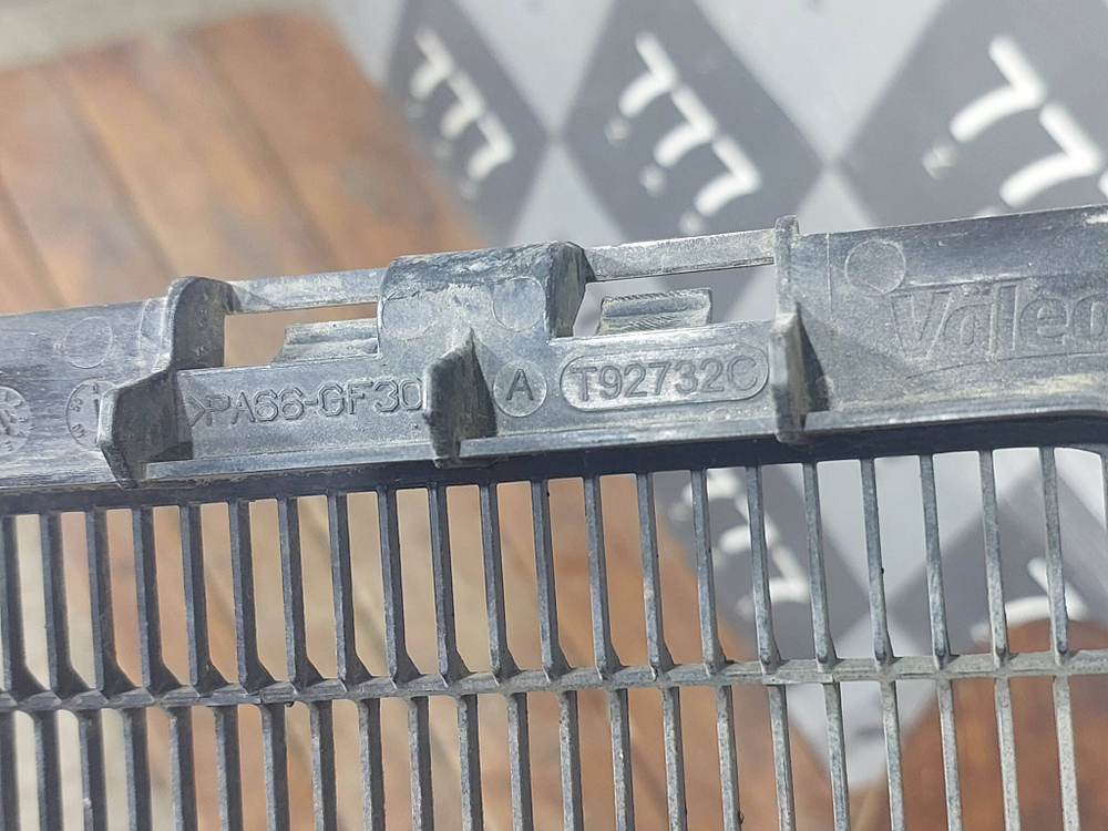 Решетка  доп радиатора BMW 1-Series (F20) Б/У Оригинал 17219452275