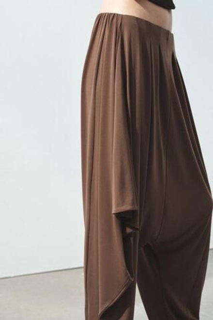 ZARA АCИММЕТРИЧНЫЕ БРЮКИ BAGGY ИЗ СТРУЯЩЕЙСЯ ТКАНИ, СВЕТЛО-КОРИЧНЕВЫЙ