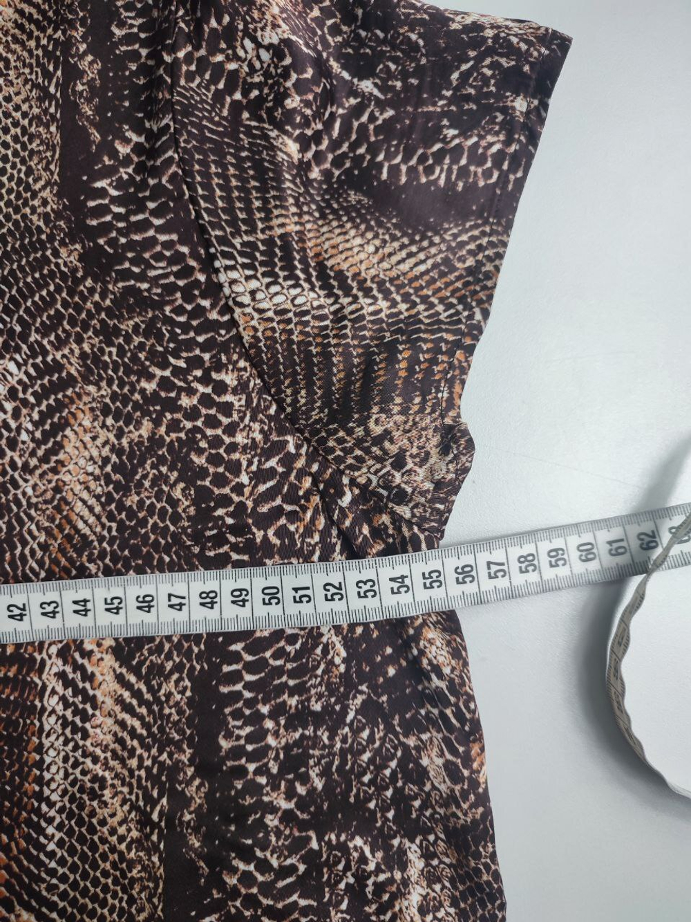 Блузка с хищным принтом 50 размер