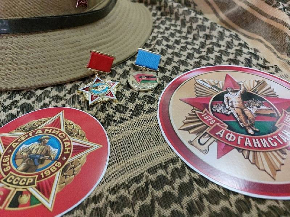 Наклейка на авто в ассортименте