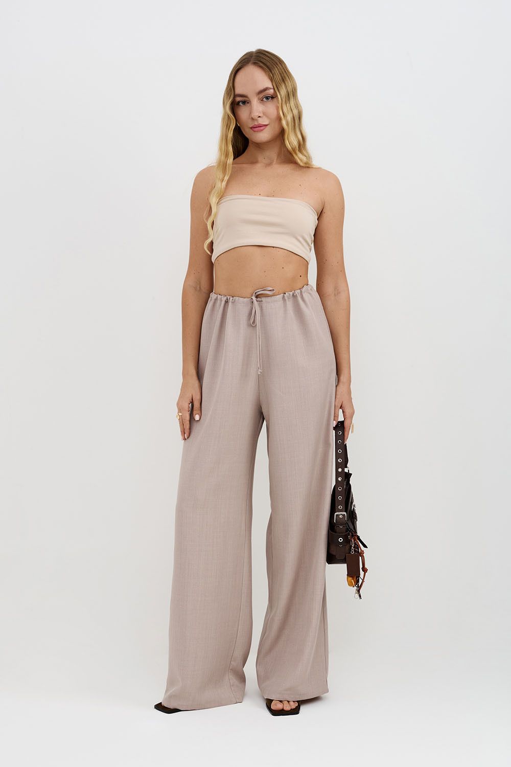 Брюки свободные на резинке серо-бежевого цвета