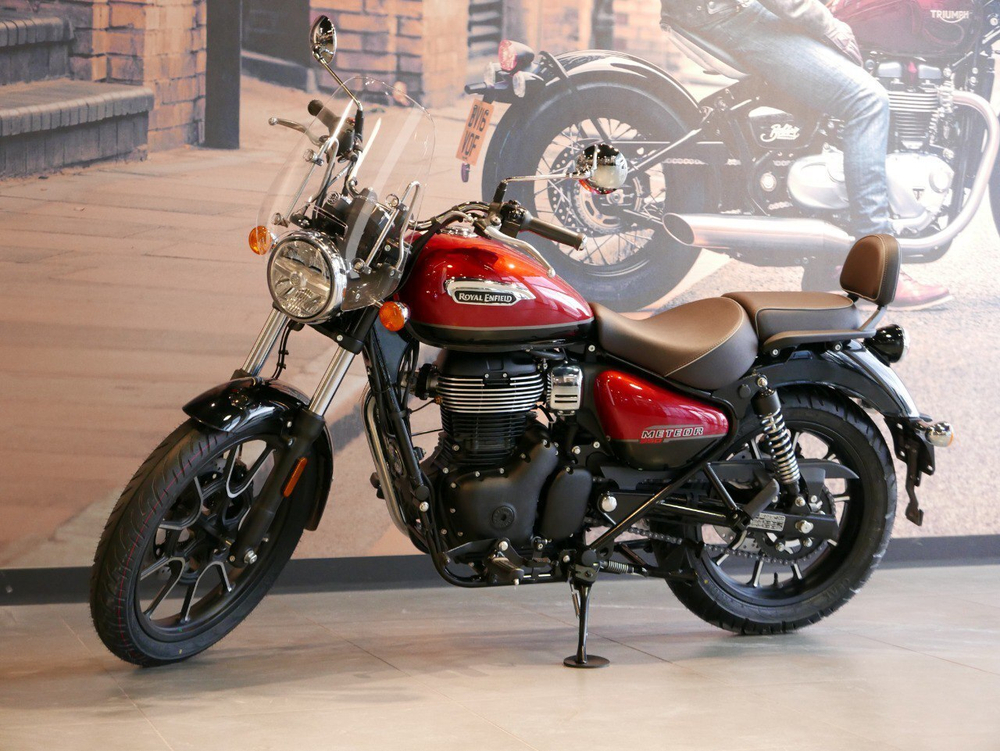 Royal Enfield Meteor 350 Supernova Red