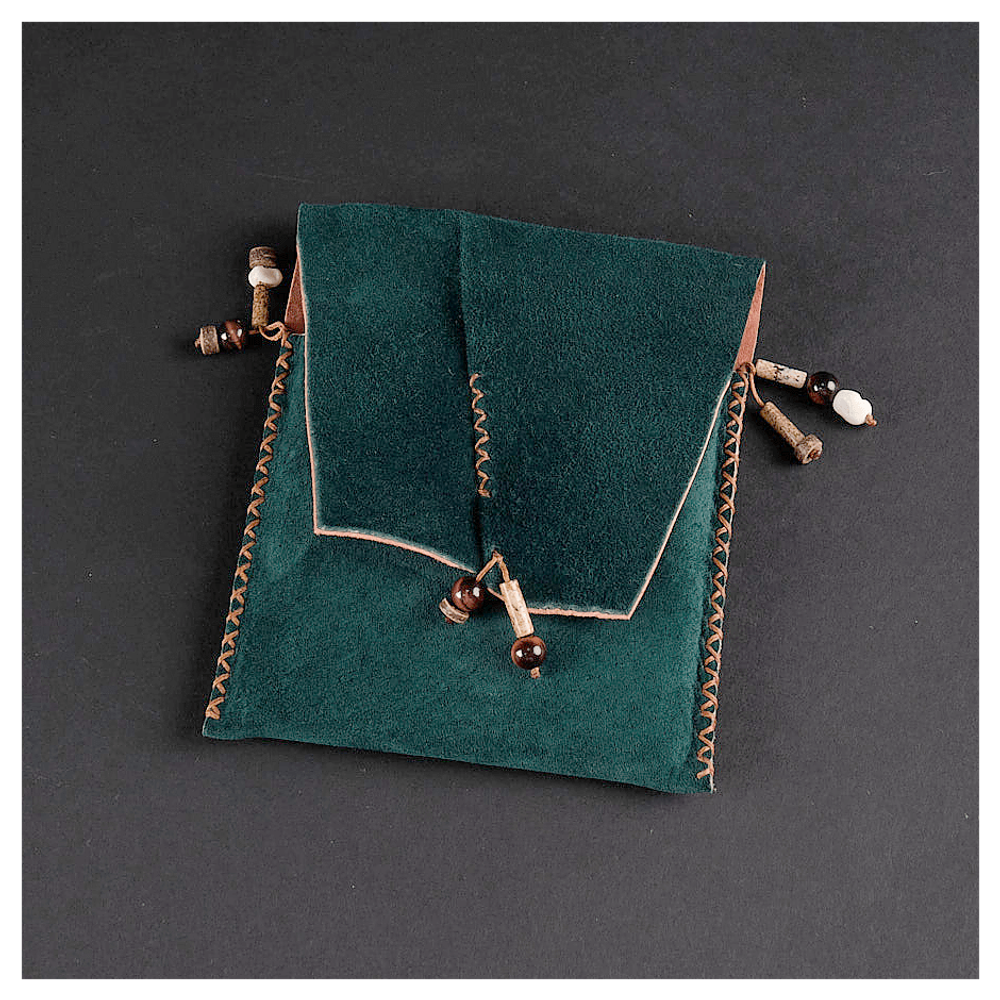 Кожаная обложка на паспорт «Шаманка» (фигура)