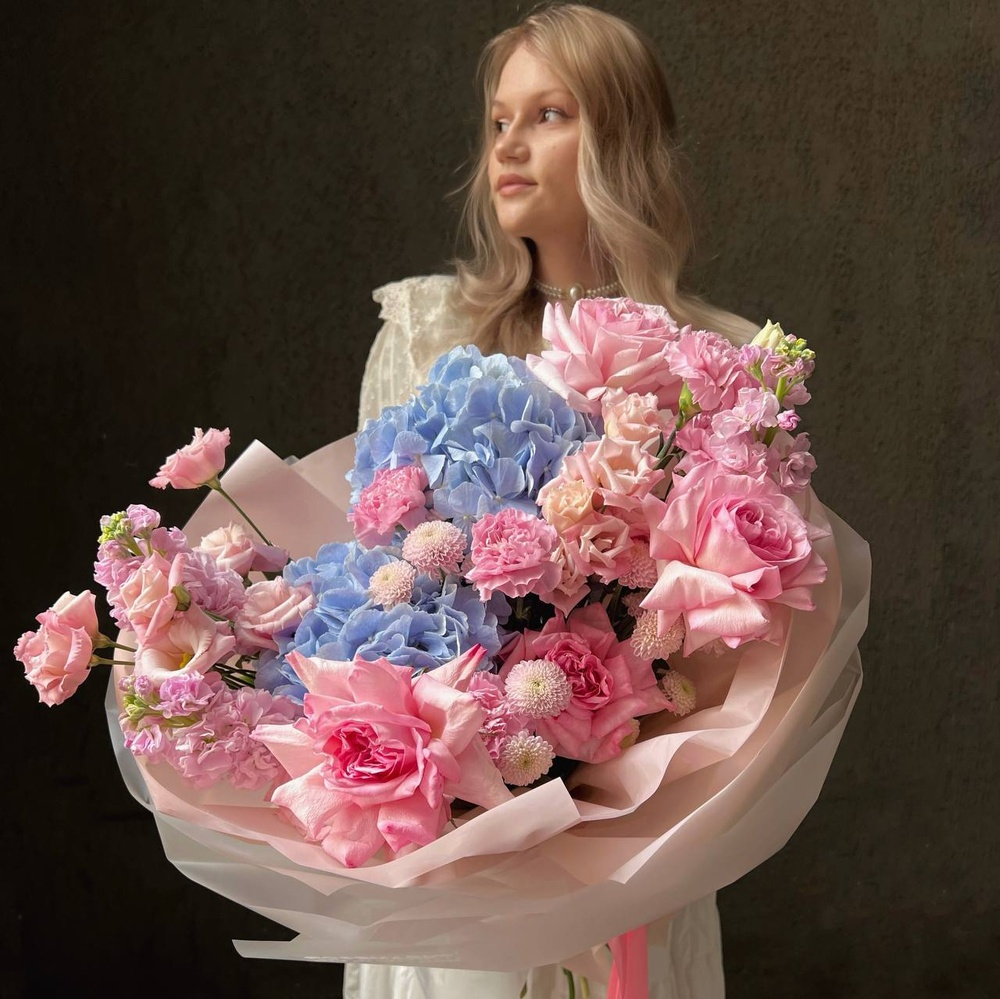 Авторский букет «Я подарю тебе звезду!»: воздушная гортензия, роза Пинк Охара, кружевной лизиантус, стойкий диантус, хризантема Сантини, ароматная маттиола/ Цветы/ букет от RoseMarkt