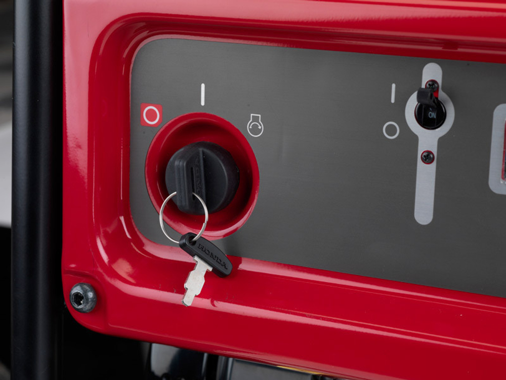 Бензиновый генератор HONDA EM5500 CXS2