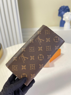 Louis Vuitton Sarah Wallet