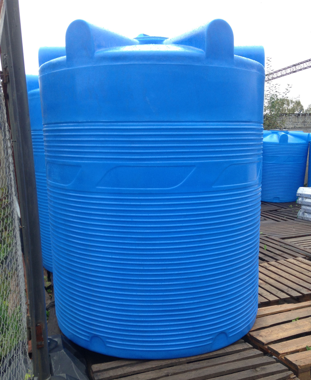 Ёмкость пластиковая пищевая Полимер-Групп V 6000 л. вертикальная (1840x1840x2400см;135,7кг;синий) - арт.559026