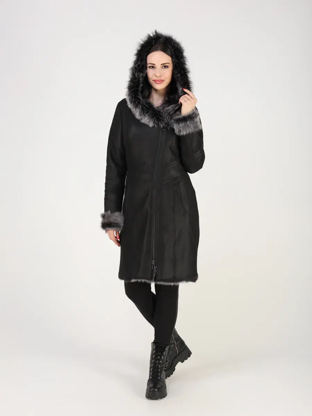 Дубленка зимняя натуральная с капюшоном