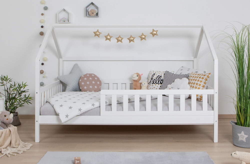 Одноярусная кровать Домик 90x200 см из массива сосны белая