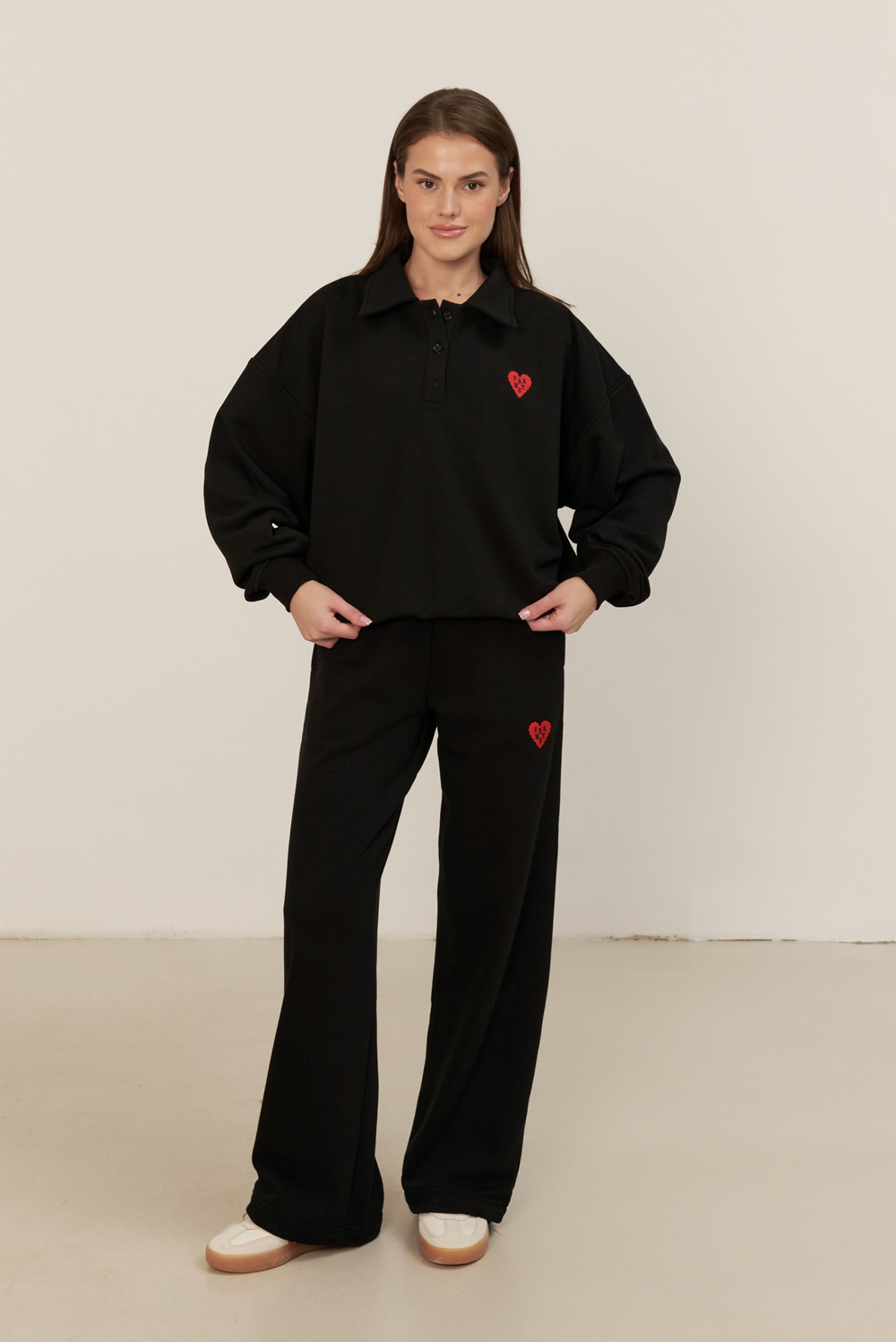 Поло с сердечком, черное