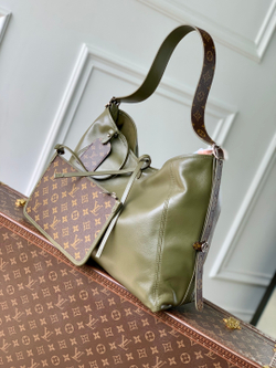 Louis Vuitton Carryall Vibe MM