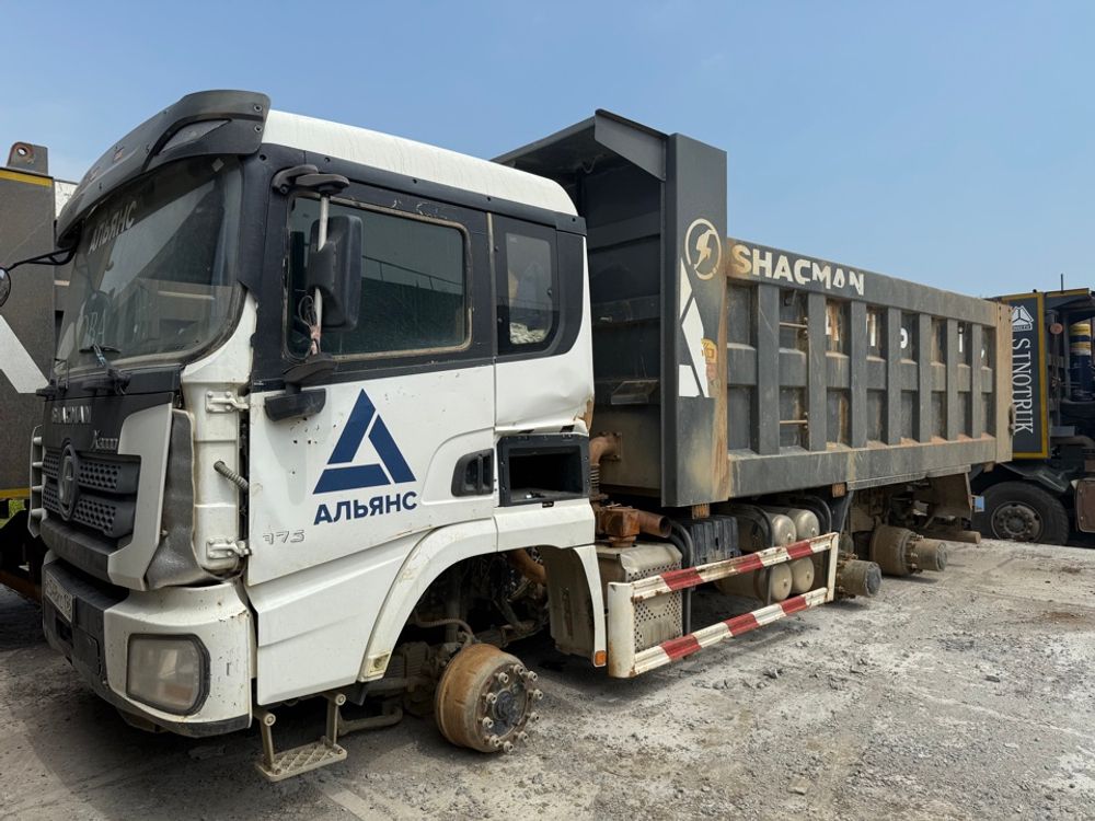 Shacman (Shaanxi) SX* 6x4 Самосвал SX32586T384 (Дизельный, 11,6 л, 430 л.с., МТ)