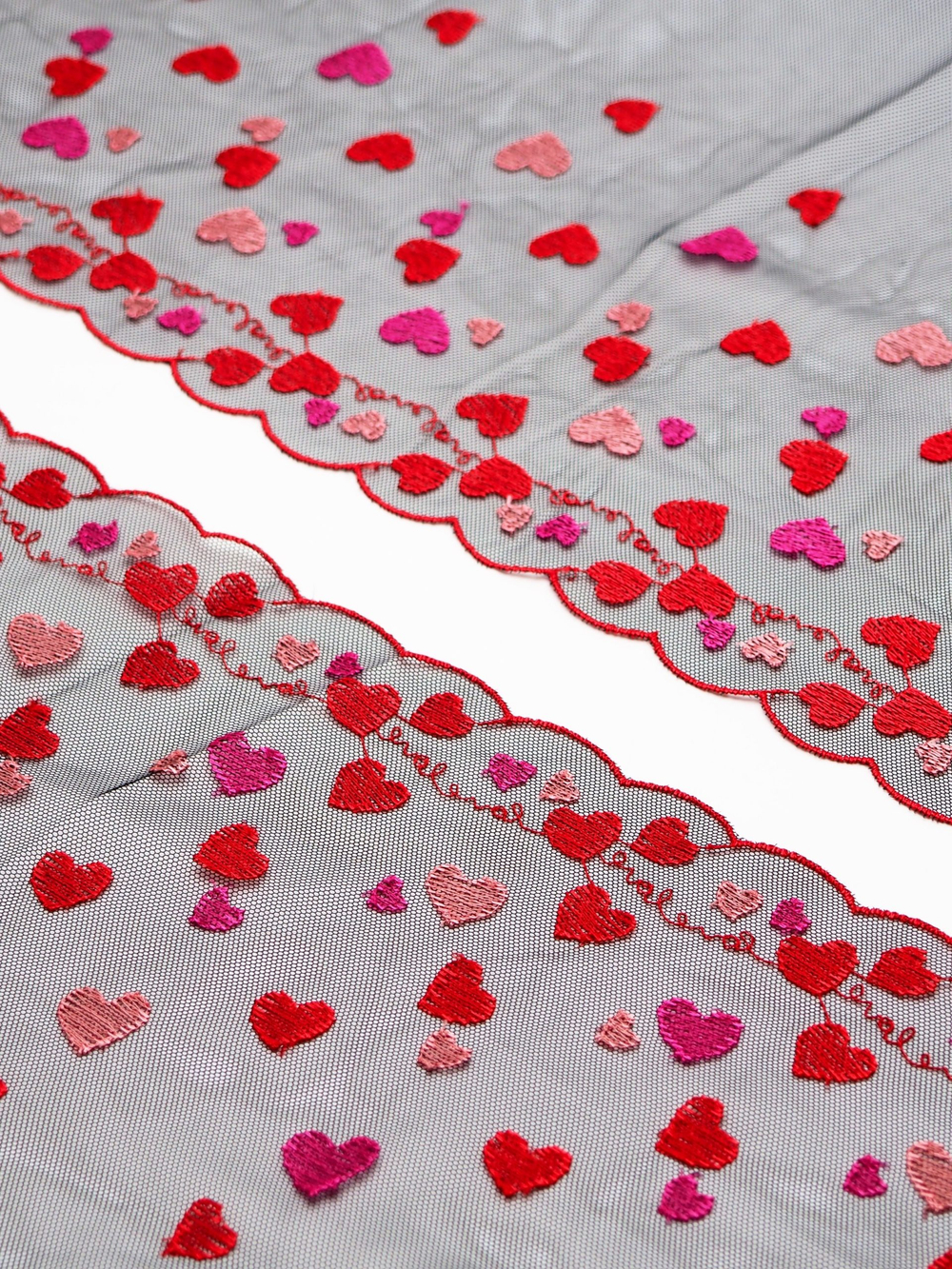 Вышивка на сетке черная с красным ширина 24 см ОТРЕЗ 0,5 м